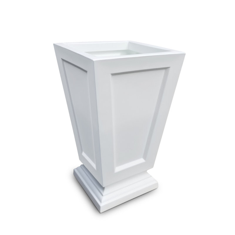 Aberdeen Elegance 25" White Polyethylene Outdoor Planter