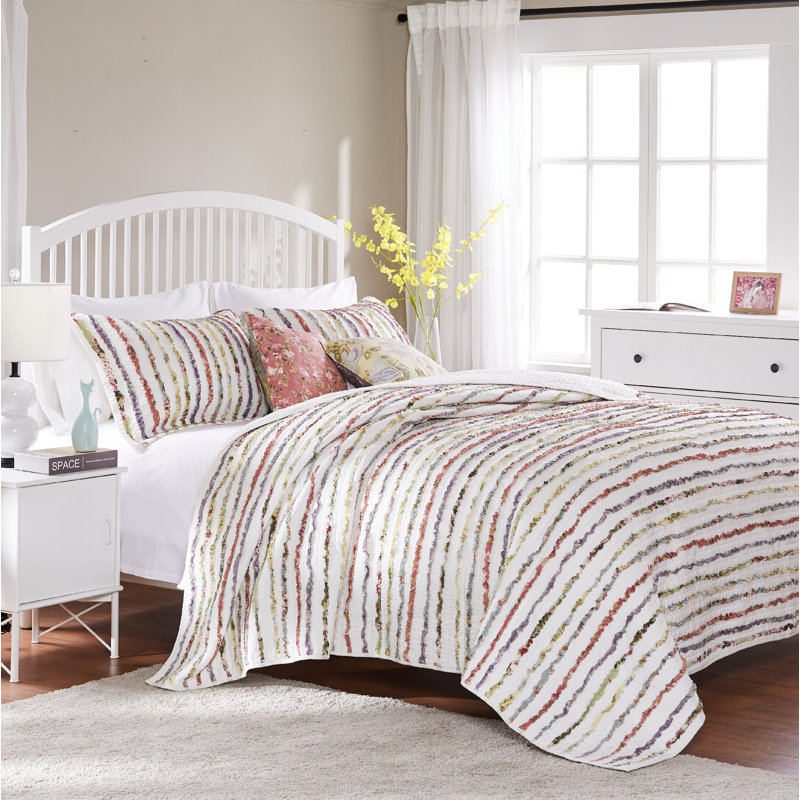 White Cotton Reversible Quilt Set with Decorative Pillows
