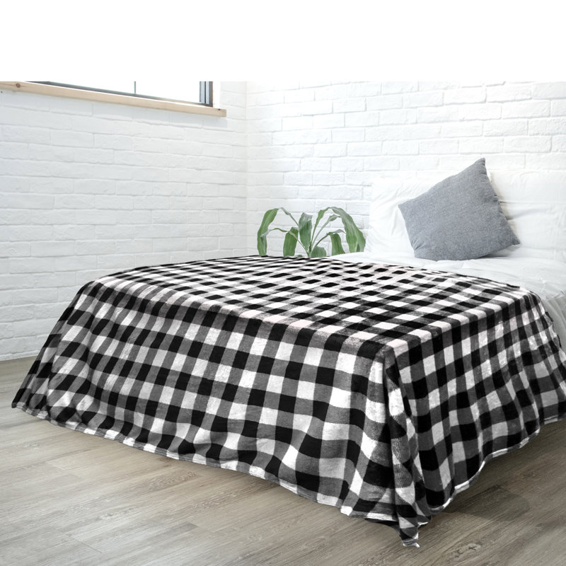 Cozy King Fleece Christmas Throw Blanket in Plaid White/Black