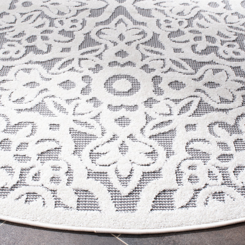 Ivory and Grey Floral Synthetic Indoor/Outdoor Area Rug 4'5" x 6'5"