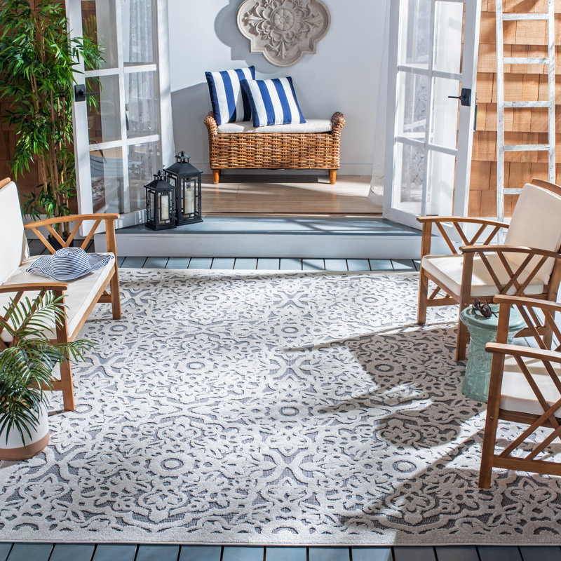 Ivory and Grey Floral Synthetic Indoor/Outdoor Area Rug 4'5" x 6'5"