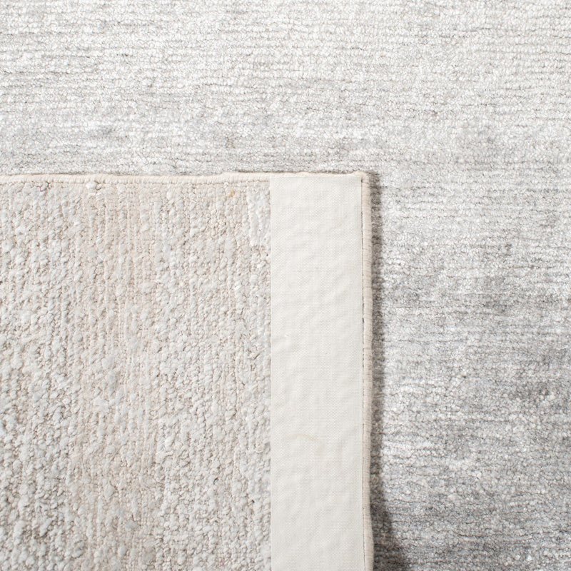 Silver Sky Hand-Knotted Viscose and Cotton Area Rug 4' x 6'