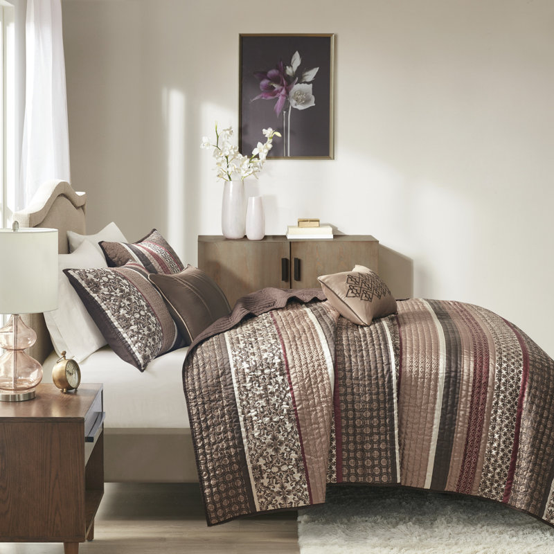 King Red Cotton Reversible Jacquard Quilt Set