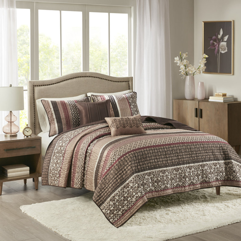 King Red Cotton Reversible Jacquard Quilt Set
