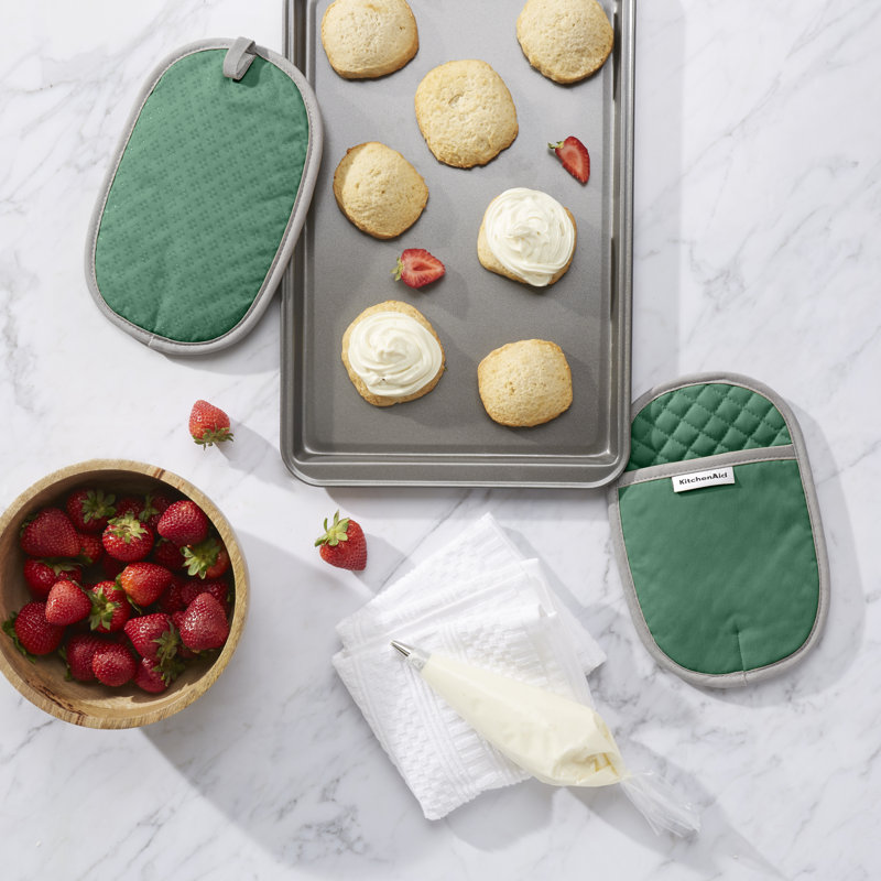 Asteroid Dark Green Silicone Grip Oval Pot Holder Set