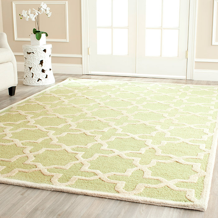 Hand-Tufted Woolen Harmony Rug in Light Green/Ivory, 5' x 8'