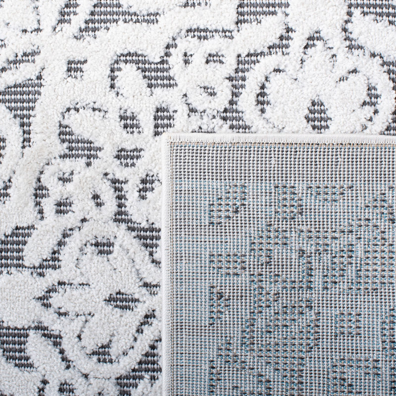 Ivory and Grey Floral Synthetic Indoor/Outdoor Area Rug 4'5" x 6'5"