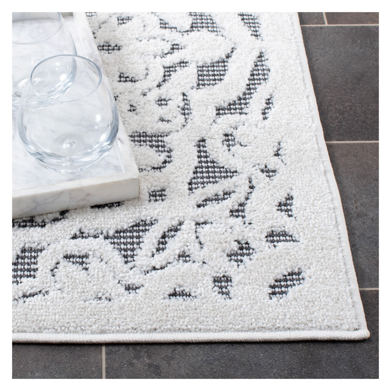 Ivory and Grey Floral Synthetic Indoor/Outdoor Area Rug 4'5" x 6'5"