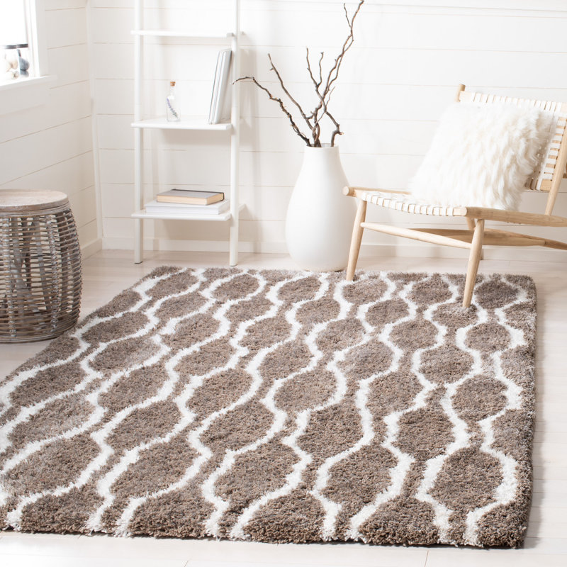 Ivory Shag Elegance 4' x 6' Hand-Tufted Synthetic Rug