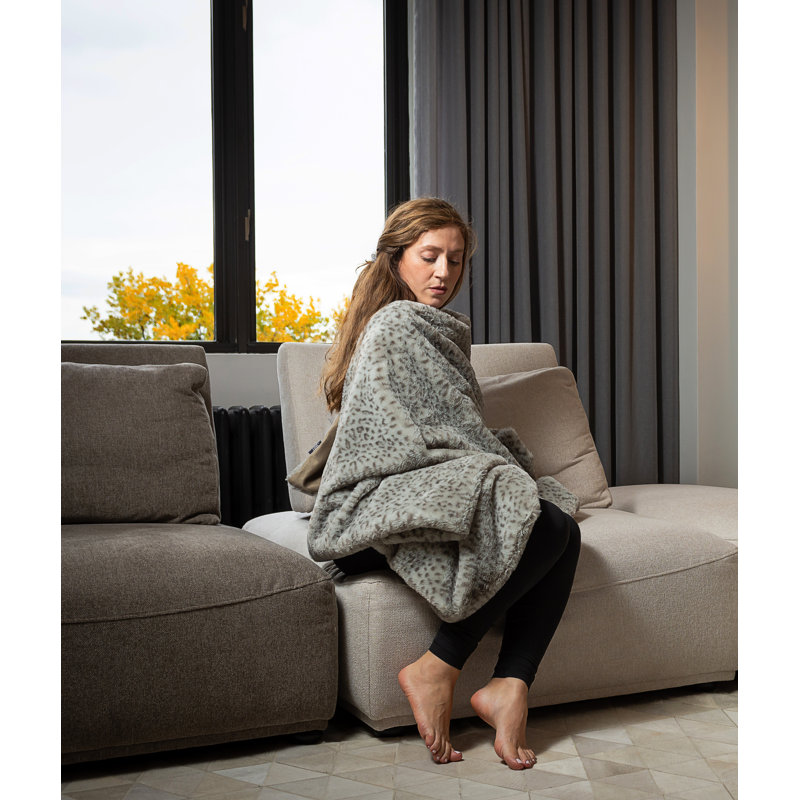 Luxurious Lynx Faux Fur & Fleece 50" x 60" Reversible Throw Blanket