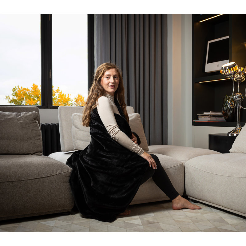 Luxurious Charcoal Black Faux Fur 50" x 60" Throw Blanket