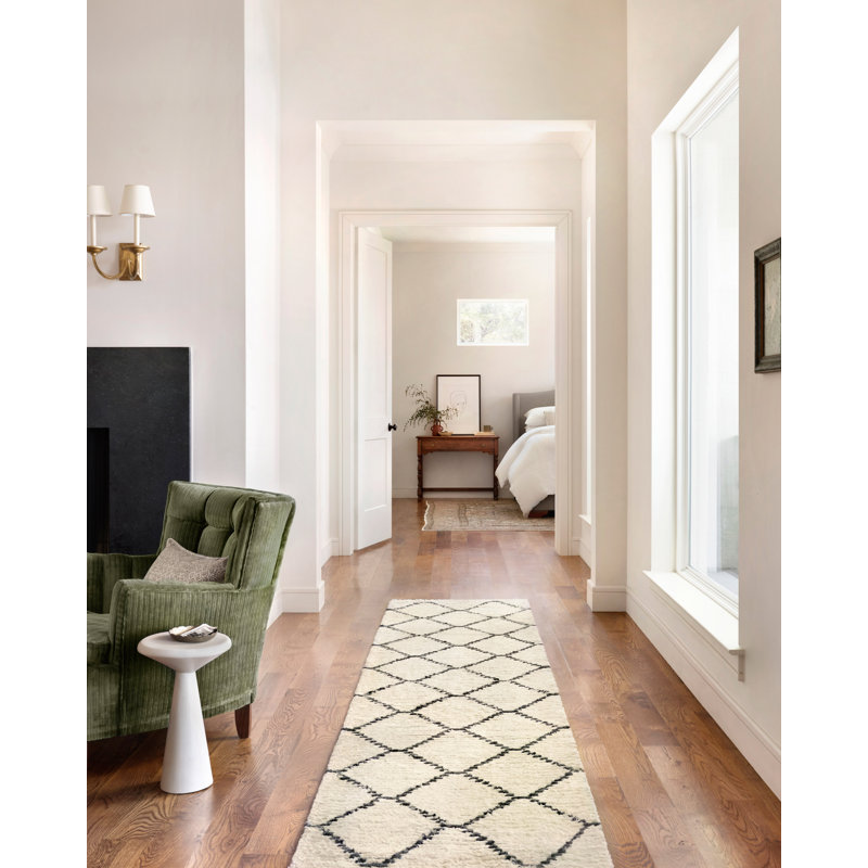 Ivory Geometric Easy-Care Synthetic Runner Rug 2'7" x 8'