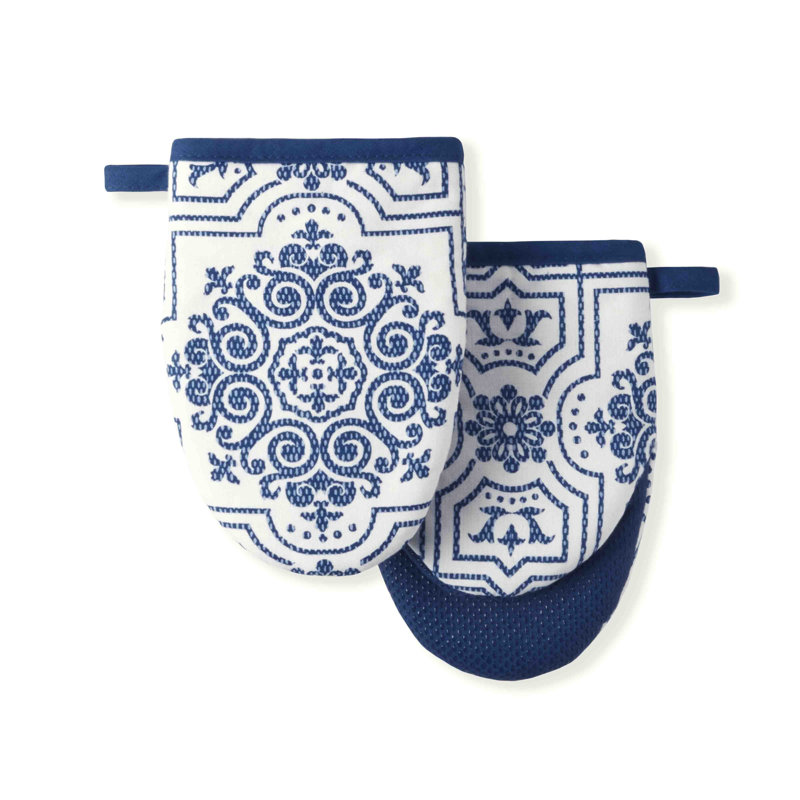 Blue Medallion Print 2-Piece Silicone Oven Mitt Set