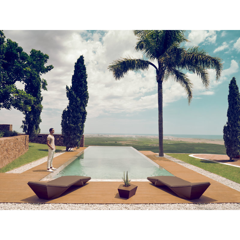 Faz Sun Chaise Lounge in Bronze with Nautical Canvas