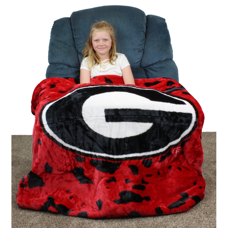 Georgia Bulldogs Twin-Size Cozy Knitted Throw Blanket, 86" x 63"