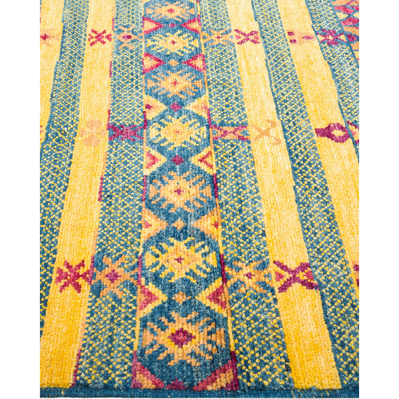 Luxurious Hand-Knotted Wool Area Rug in Blue - 4' x 6'