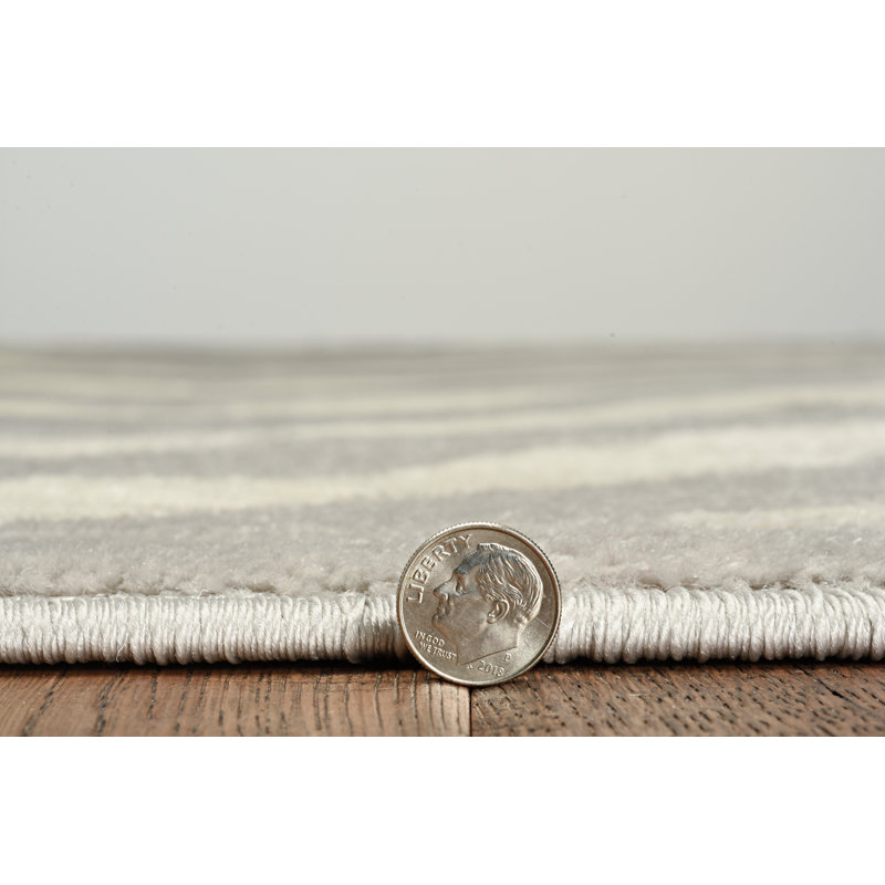 Chevron Elegance Off-White and Grey 8' x 10' Synthetic Rug