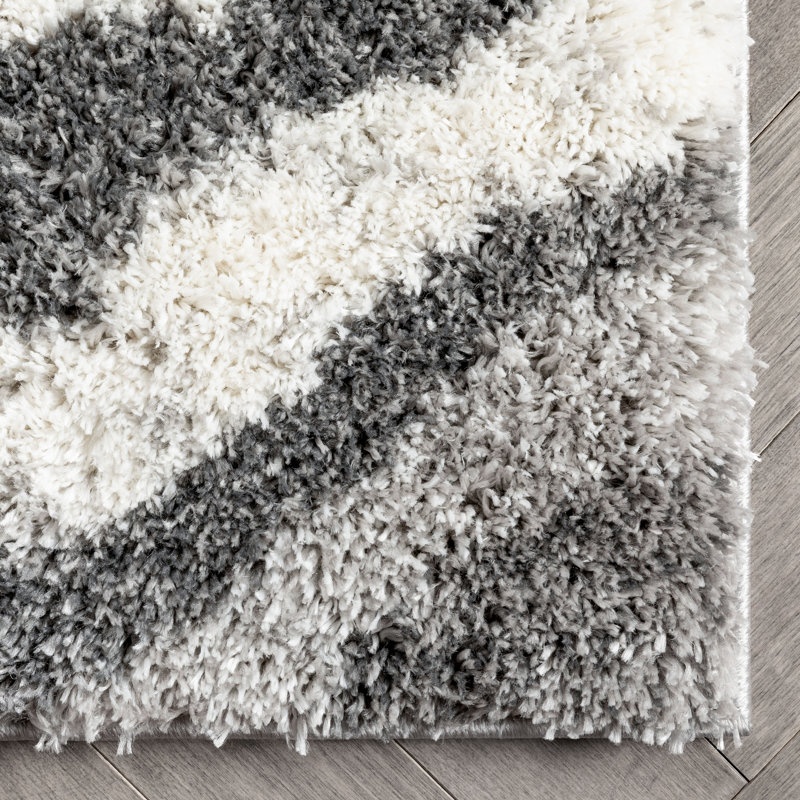 Celeste Chevron Shimmer 5'x7' Gray Synthetic Shag Rug