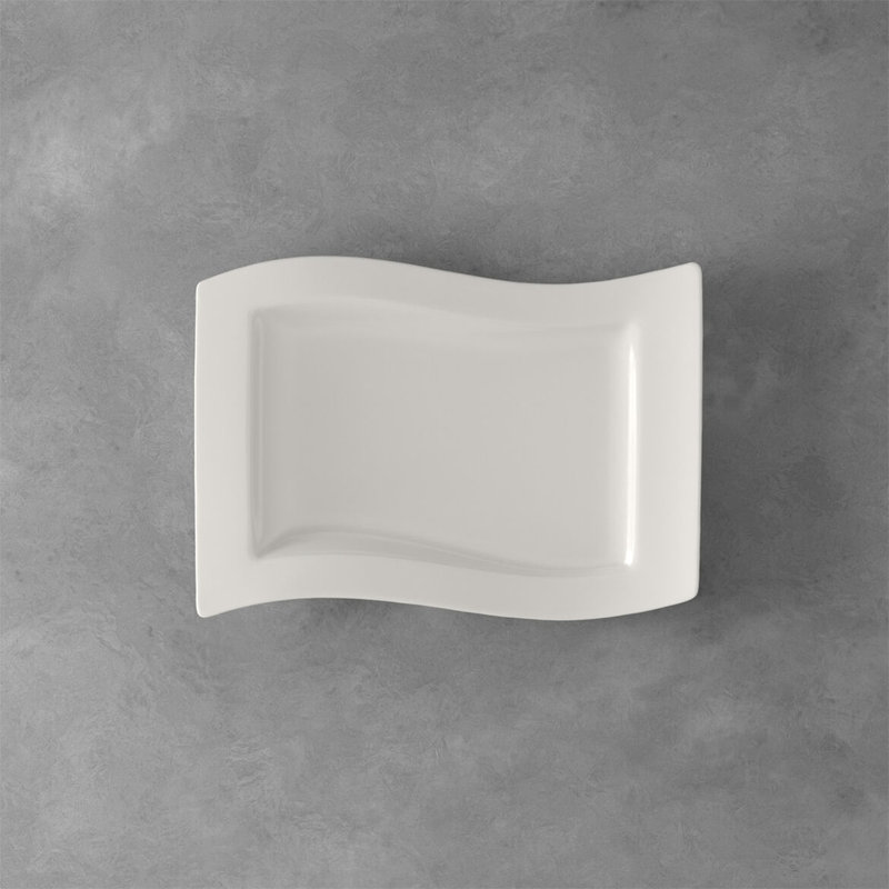 White Porcelain Wave Design Gourmet Plate