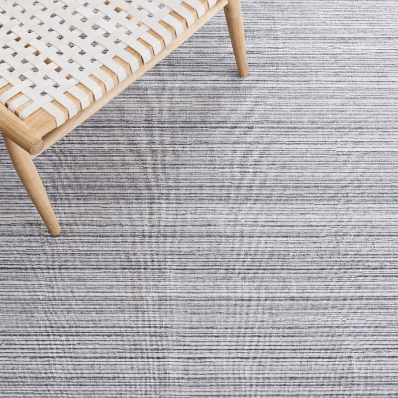 Nomadic Essence Gray Synthetic 4' x 6' Handwoven Flatweave Rug