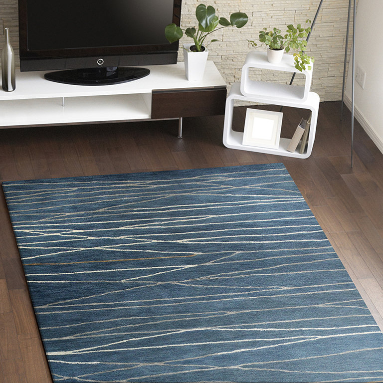 Azure Elegance Handmade Tufted Wool-Viscose 6' x 9' Area Rug