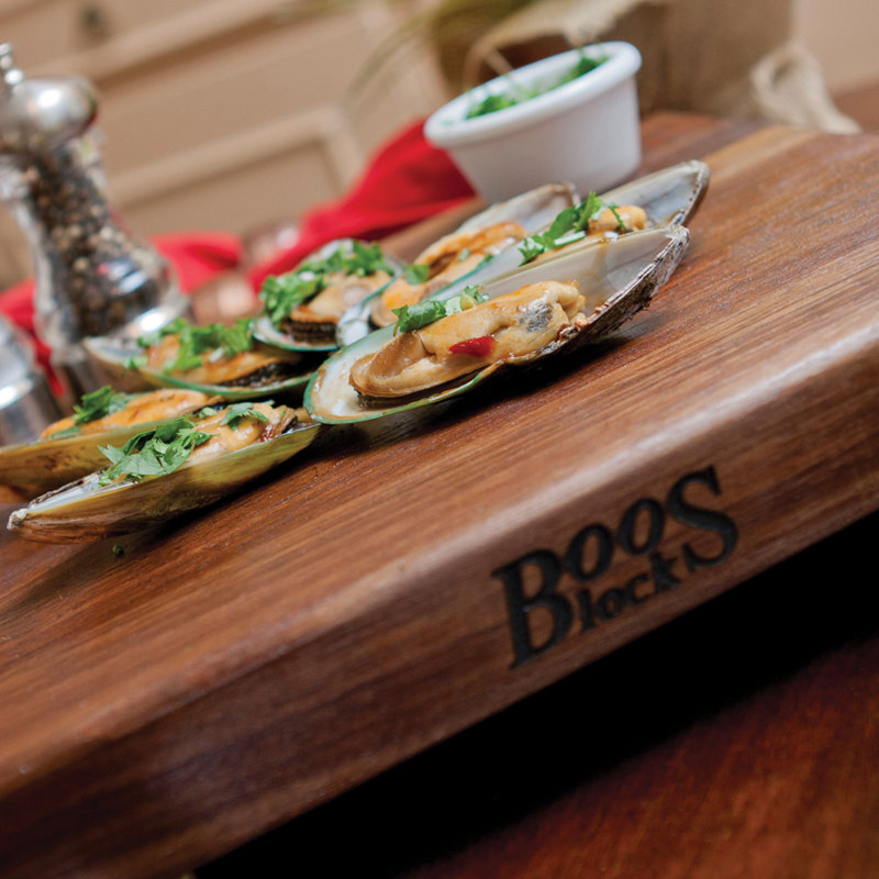 Walnut Edge Grain Cutting Board with Stainless Steel Feet