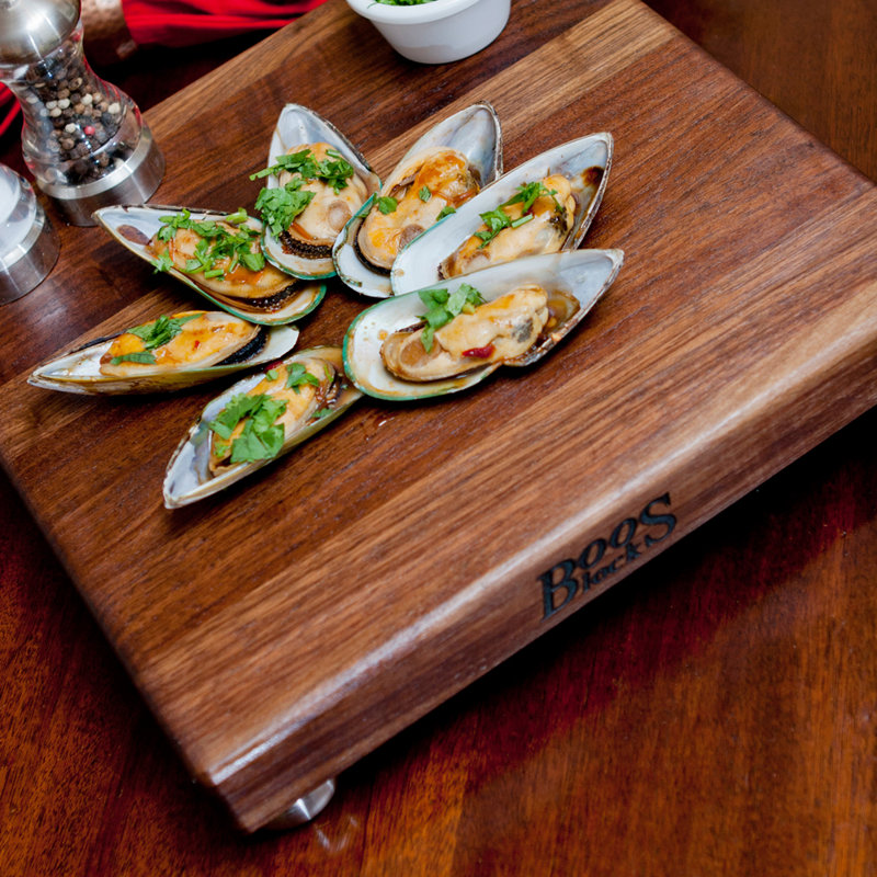 Walnut Edge Grain Cutting Board with Stainless Steel Feet