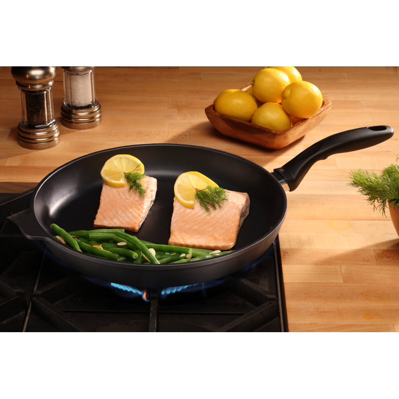 9.5" Black Aluminum Non-stick Fry Pan with Lid