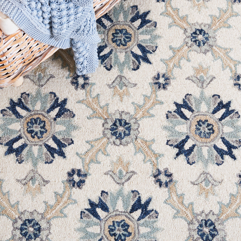 Ivory and Blue Floral Tufted Wool Rug 4' x 6'