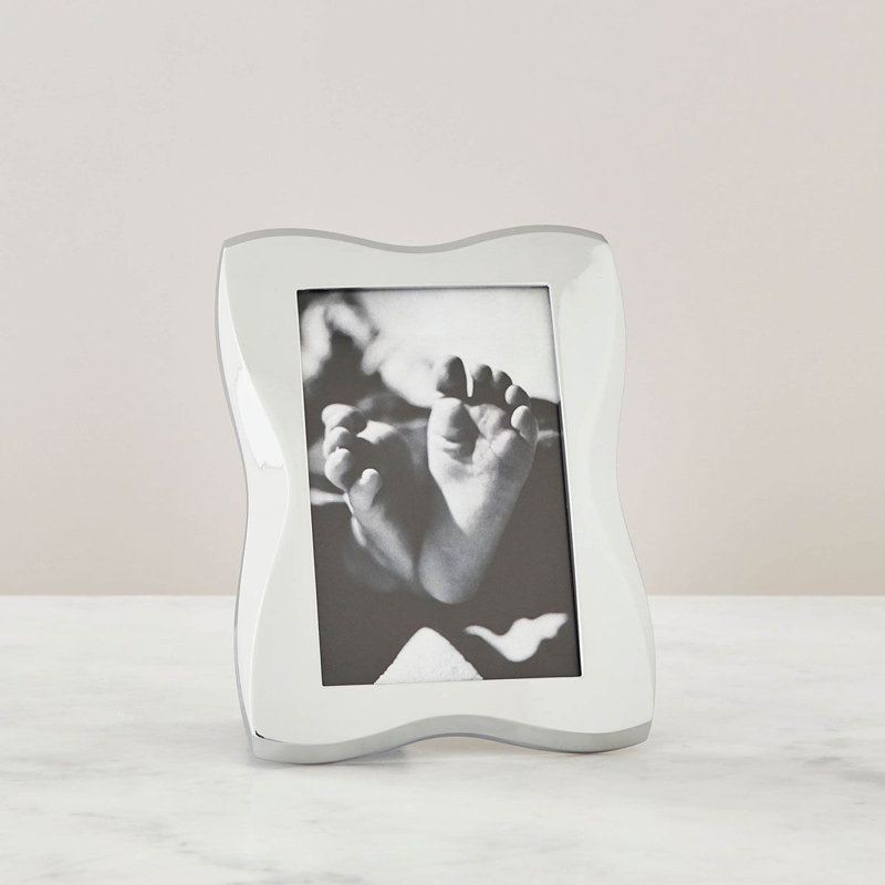 Classic Silver 4x6 Tabletop and Wall Photo Frame