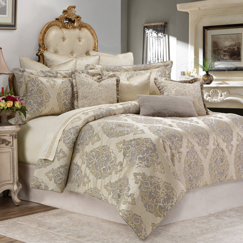 Elegant Ivory Jacquard Queen Comforter Set with Gold Accents
