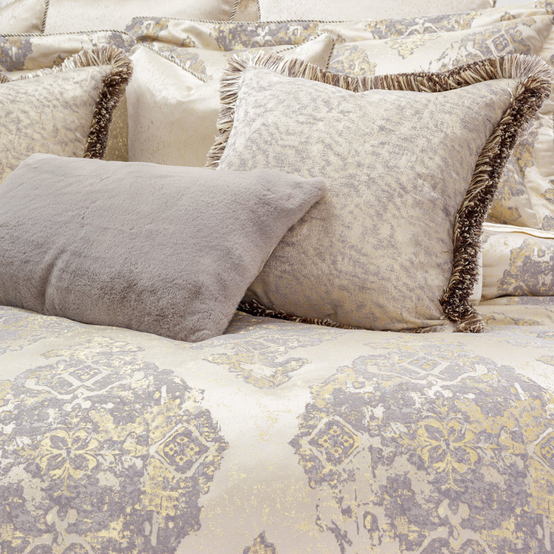 Elegant Ivory Jacquard Queen Comforter Set with Gold Accents