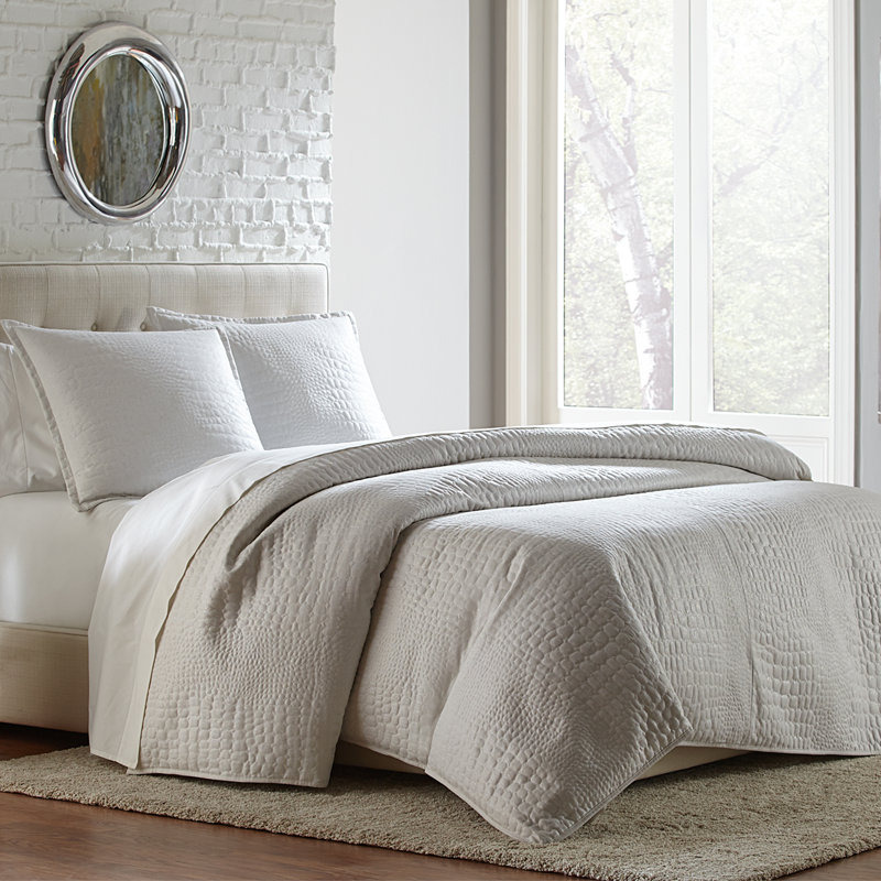 Contemporary Brilliance King Cotton Coverlet Set in White