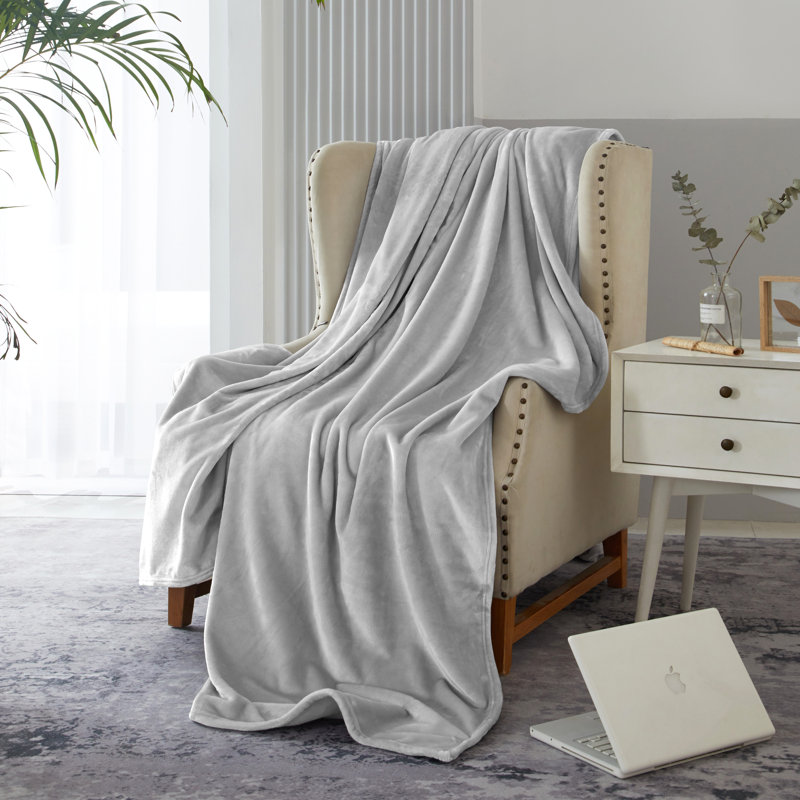Cozy King-Size 10'x10' Machine-Washable Fleece Blanket in Grey