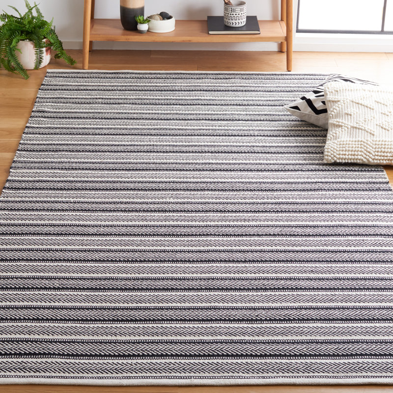 Coastal Montauk Black and Ivory Handwoven Wool-Cotton Rug 5' x 8'
