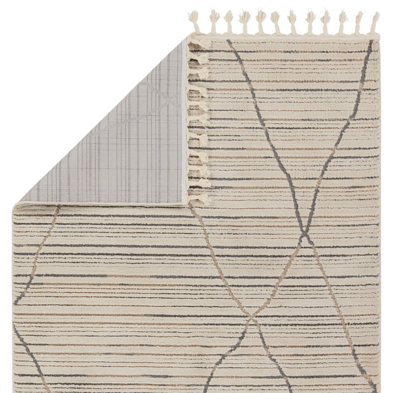 Cozy Moroccan-Inspired 5' x 7' Gray Trellis Shag Rug