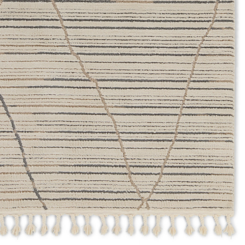 Cozy Moroccan-Inspired 5' x 7' Gray Trellis Shag Rug