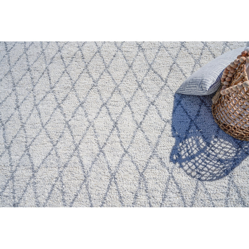 Ivory and Gray Geometric Flatweave Synthetic Rug, 4' x 6'