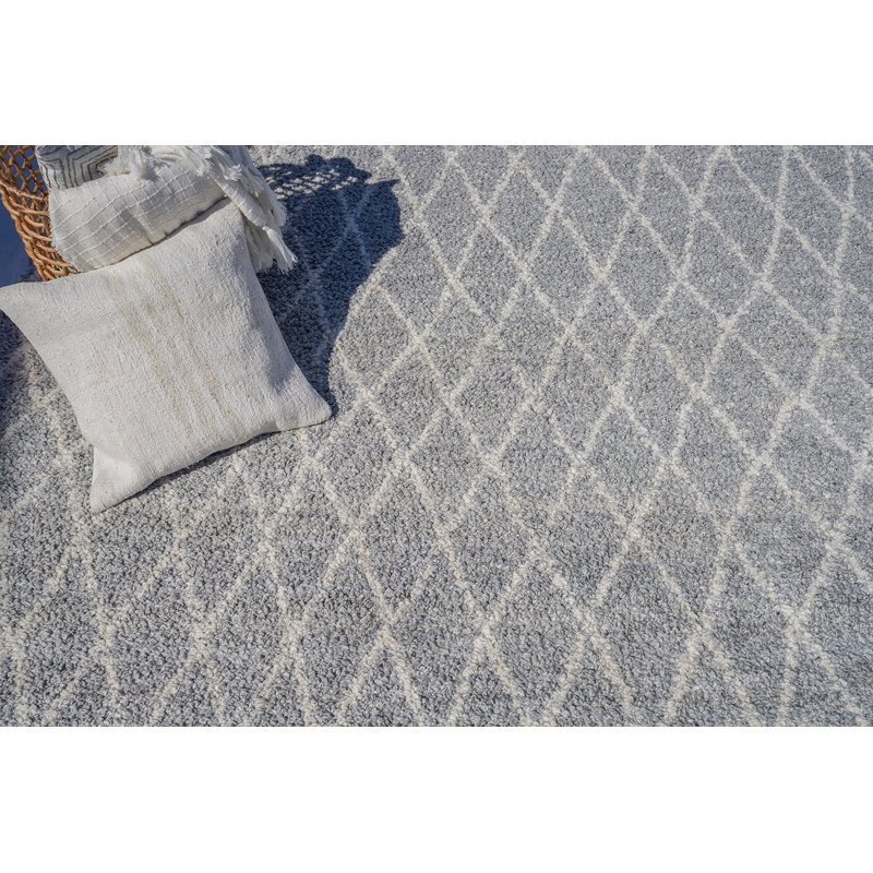 Ivory and Gray Geometric Flatweave Synthetic Rug, 4' x 6'
