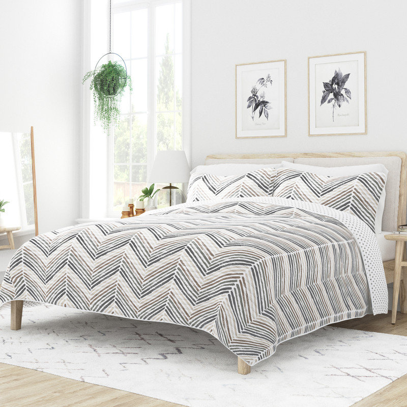 Noble Linens Diamond Chevron King-Size Reversible Quilt Set in Light Gray