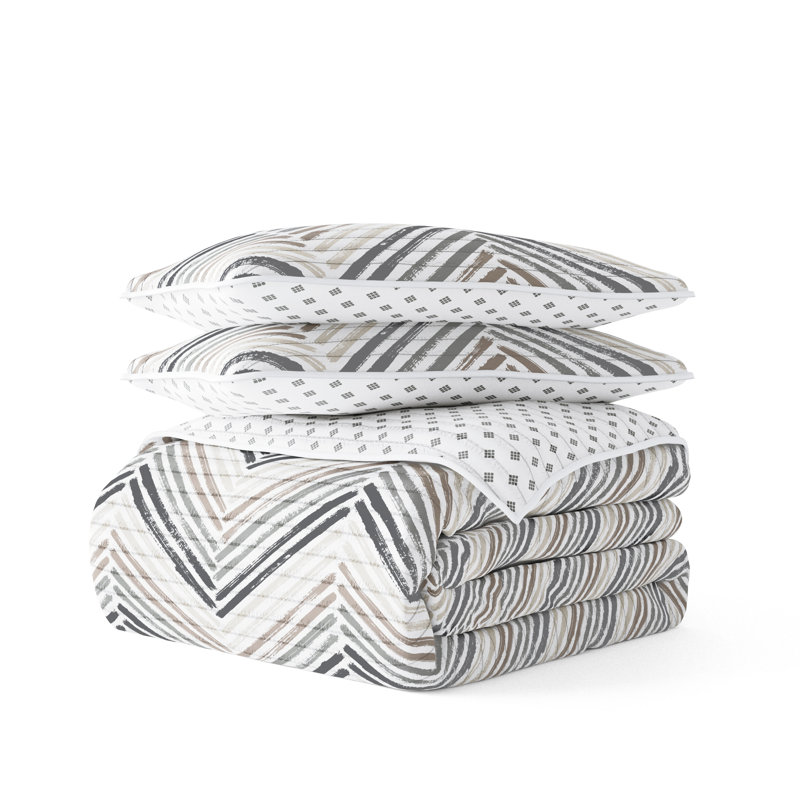 Noble Linens Diamond Chevron King-Size Reversible Quilt Set in Light Gray