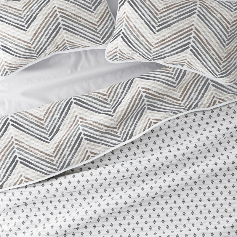 Noble Linens Diamond Chevron King-Size Reversible Quilt Set in Light Gray