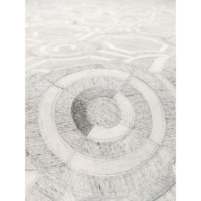 Handmade Geometric Gray Cowhide & Silk 5' x 8' Area Rug