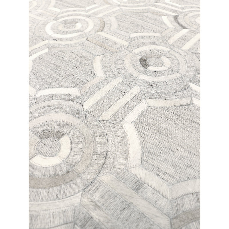 Handmade Geometric Gray Cowhide & Silk 5' x 8' Area Rug