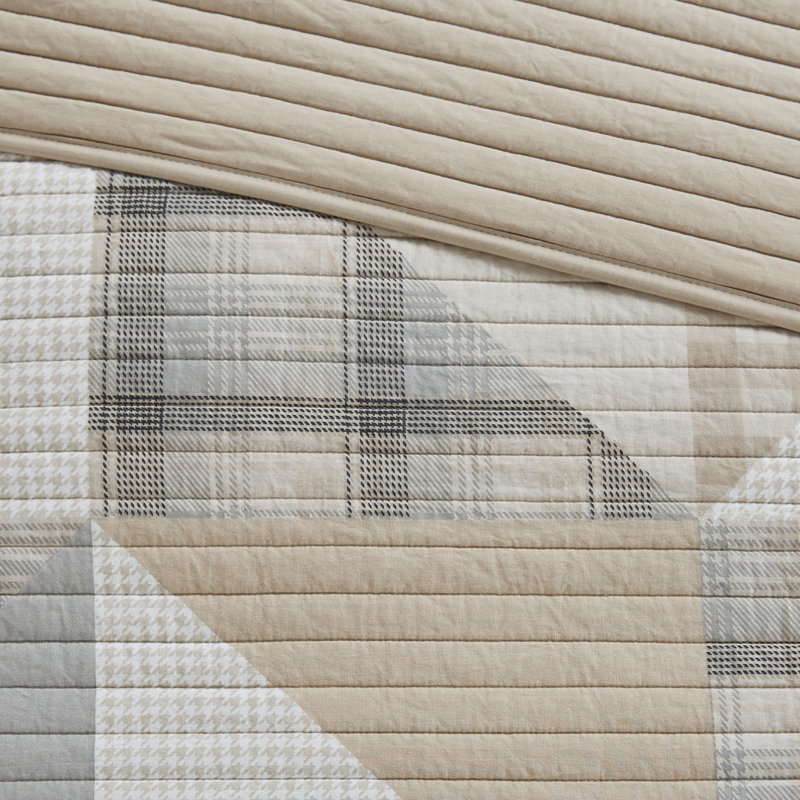 Cabin Charm Tan Full/Queen Cotton Quilt Set with Geometric Patterns