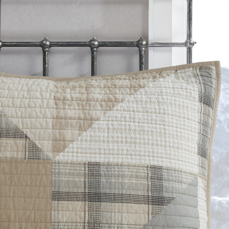 Cabin Charm Tan Full/Queen Cotton Quilt Set with Geometric Patterns