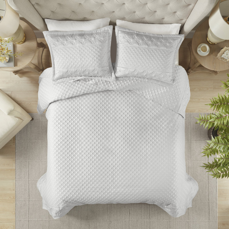 Neoclassical Gray Matte Satin Queen Quilt Set with Engineered Embroidery