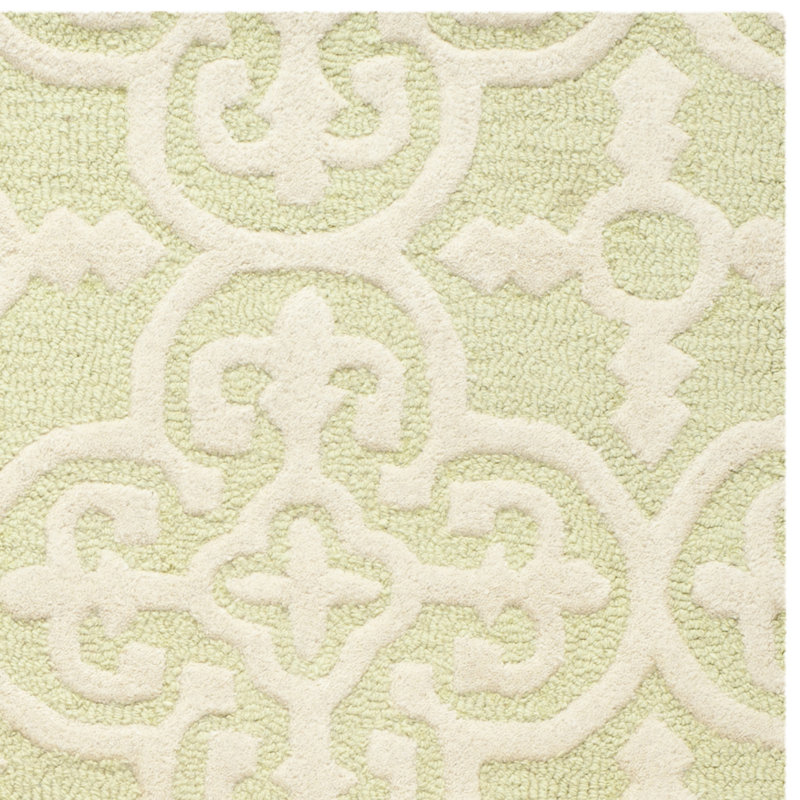 Hand-Tufted Light Green/Ivory Wool 4' x 6' Cozy Area Rug
