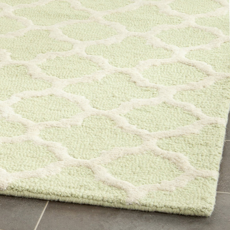 Hand-Tufted Light Green/Ivory Wool 4' x 6' Cozy Area Rug