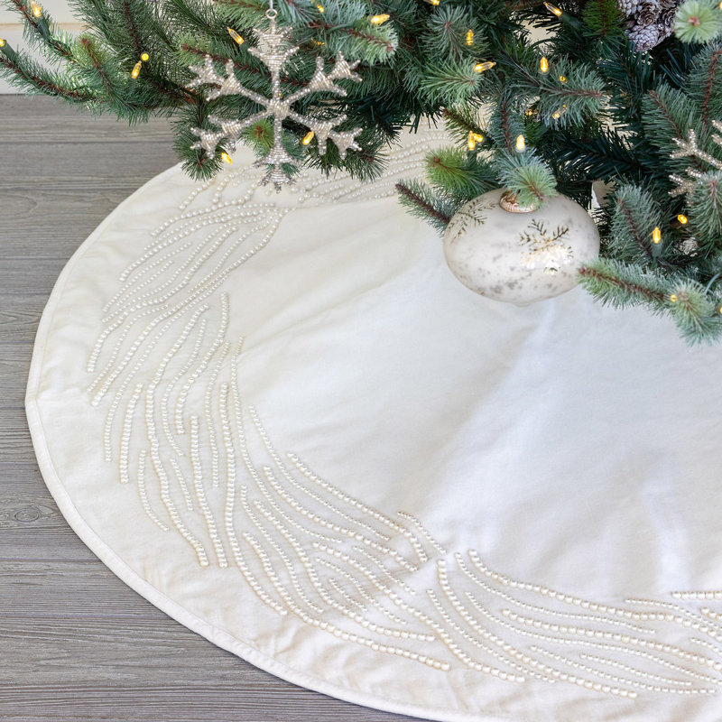 Creamy Cotton Tree Skirt with Faux Pearl Garland